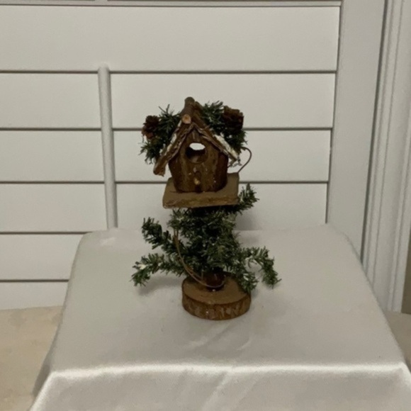 𝅺wooden Bird house - Picture 1 of 3